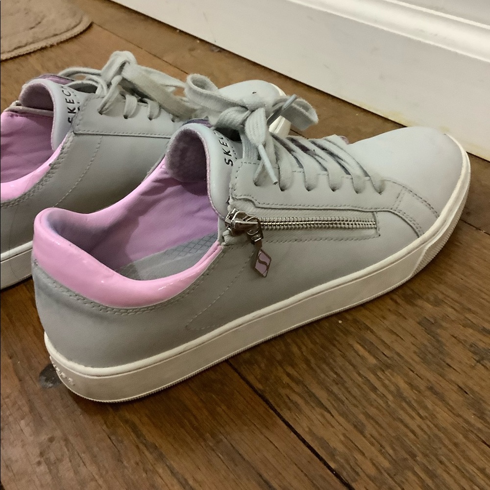 Skecher size 7.5 with side door